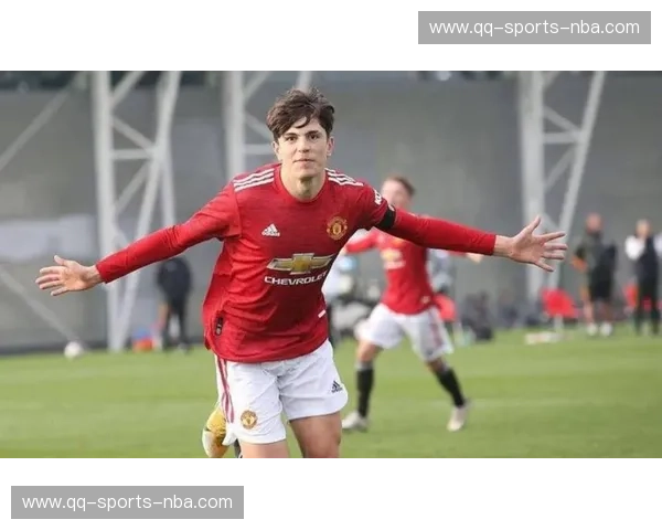 谢什科头球破门技术全面 曼联空中威胁得到增强